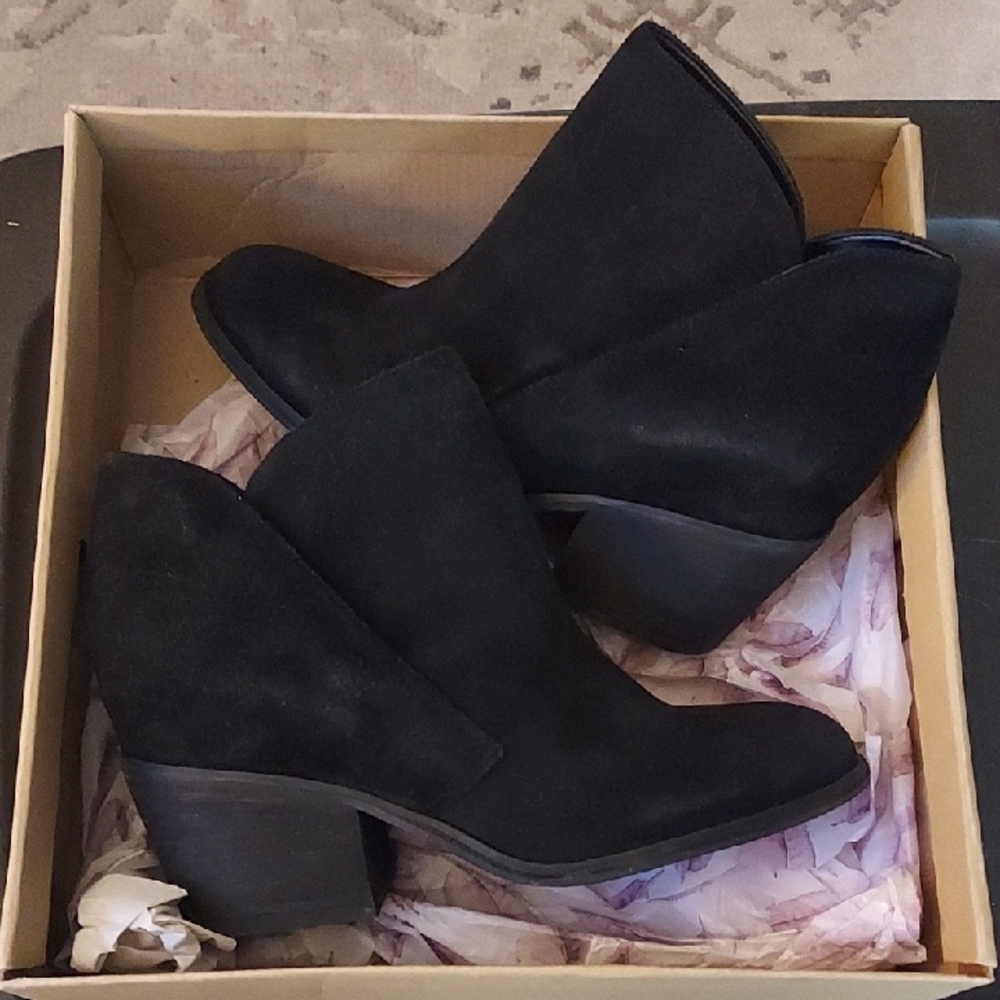 Jessica Simpson Black Ankle Booties with Western Flair
